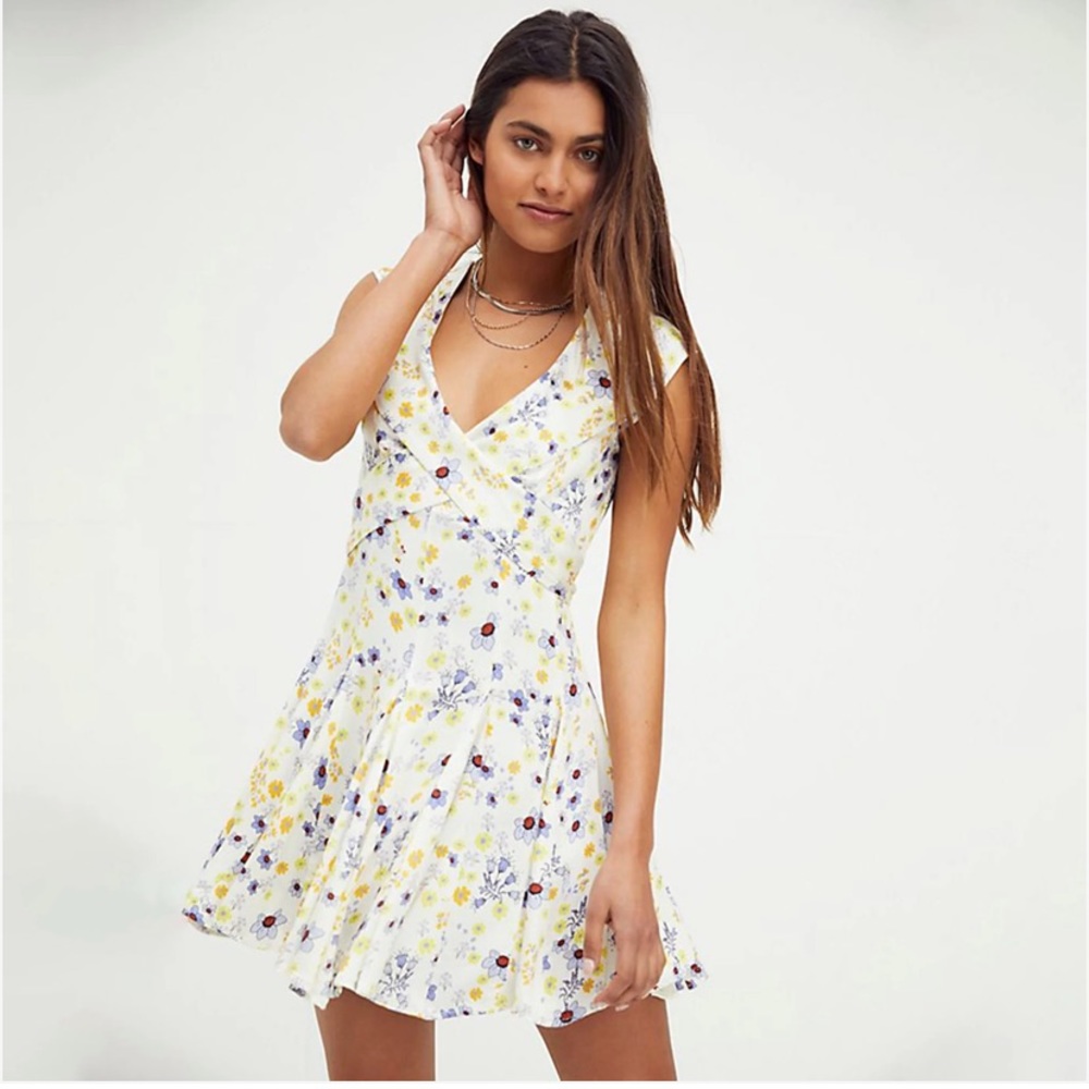 FREE PEOPLE
Women's White It Takes Two Wrap Dress.  Size small. New no tags